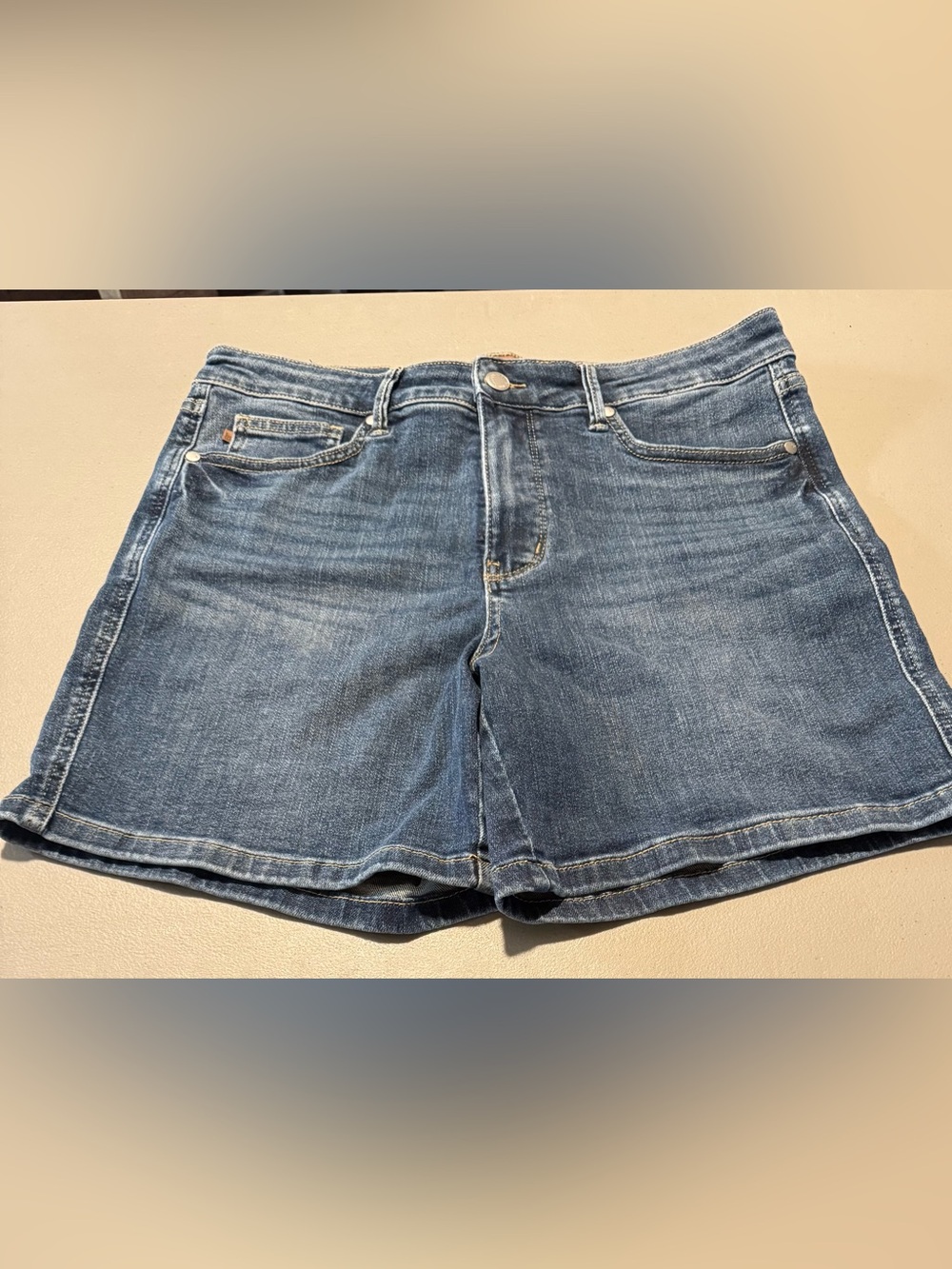 Judy Blue Women’s Denim Shorts in Blue Wash Size XL 11 13
